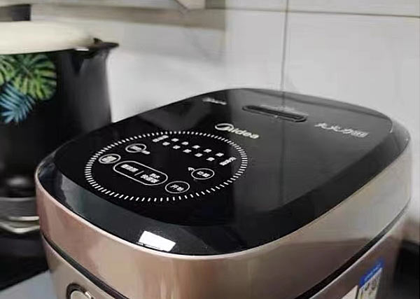 Kitchen utensils and pot ingredients